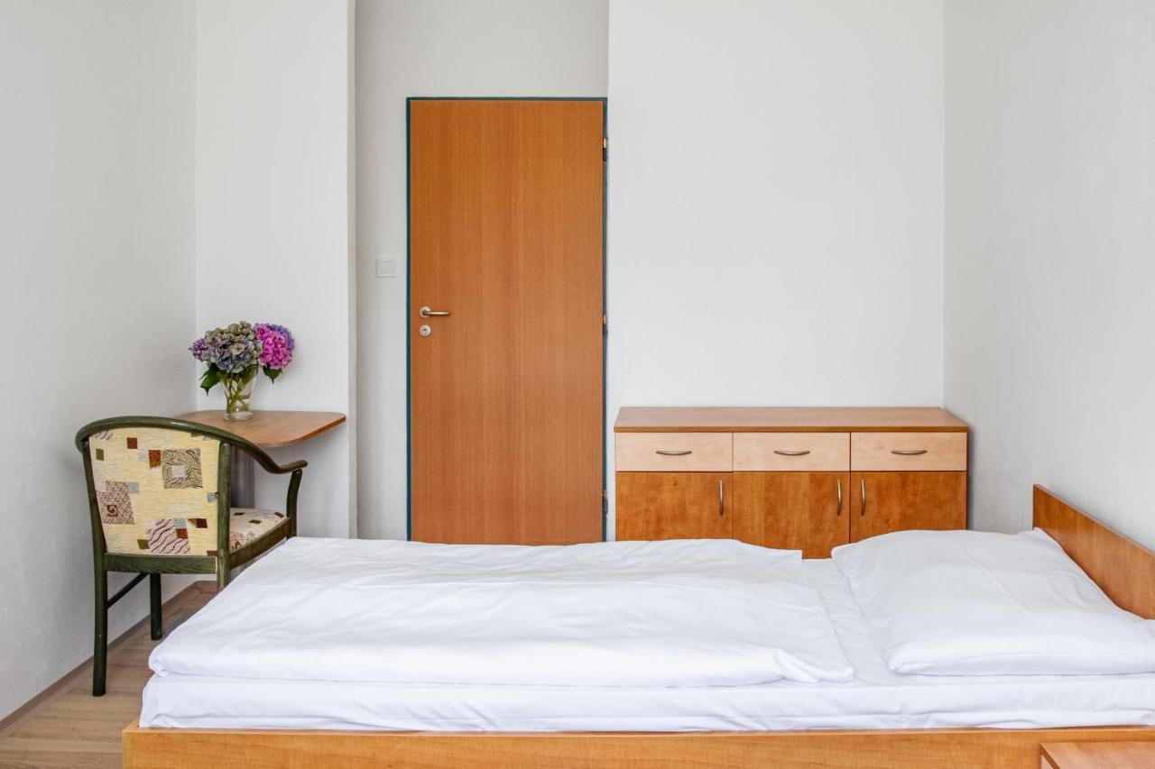 Beskydy House Hostel รอชนอฟ ป็อด ราดโฮชติเย็ม ภายนอก รูปภาพ