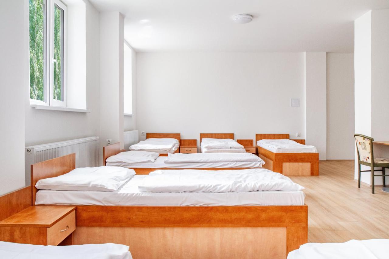 Beskydy House Hostel รอชนอฟ ป็อด ราดโฮชติเย็ม ภายนอก รูปภาพ